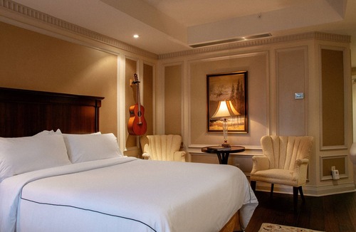 Bloor-Yorkville Hotel | Windsor Arms Hotel