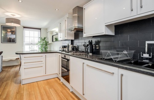 Windsor City Centre Apartment | Windsor Cosy Stay 2BR : Spring Special Discount