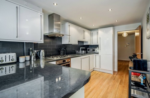 Windsor City Centre Apartment | Windsor Cosy Stay 2BR : Spring Special Discount