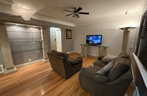 Windsor House | Windsor's Versace House 10min to all downtown adventures & beautiful river walks