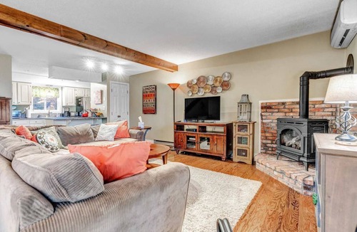 West Hartford Condo | Windsor Village: Golf, Lake Pinneo & Quechee Club