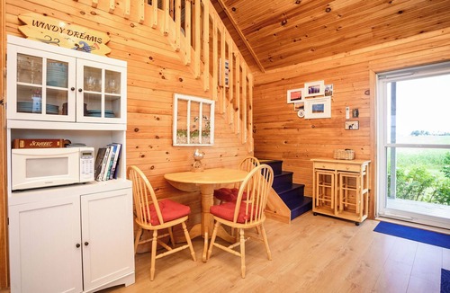 Hamilton Cottage | Windy Dreams: an idyllic, cozy seaside PEI cottage