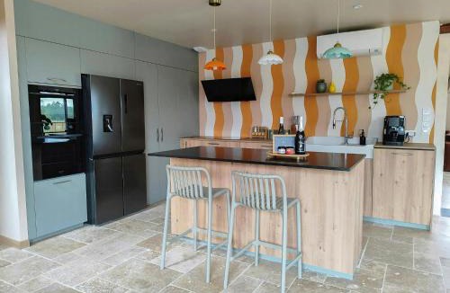 Villiers-le-Bel House | Wine Barn With Pool In The Heart Of Layon
