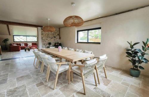 Villiers-le-Bel House | Wine Barn With Pool In The Heart Of Layon