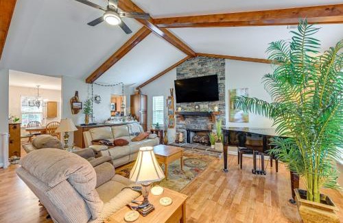 Lexington House | Wine & BBQ Trail Fun: Home w/Hot Tub in Lexington