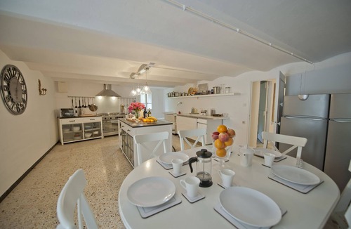 Canet House | Wine Chateaux- South Of France 9 beds Sleeps 14-18 Heated Pool Garden Beaches Nr