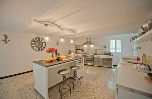 Canet House | Wine Chateaux- South Of France 9 beds Sleeps 14-18 Heated Pool Garden Beaches Nr