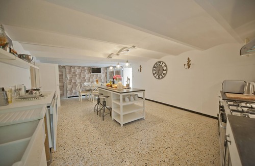 Canet House | Wine Chateaux- South Of France 9 beds Sleeps 14-18 Heated Pool Garden Beaches Nr