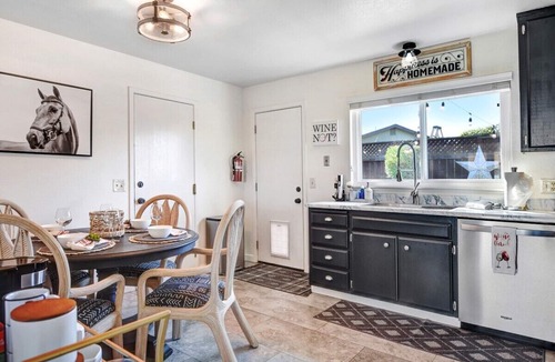 Santa Rosa House | Wine Country Bungalow