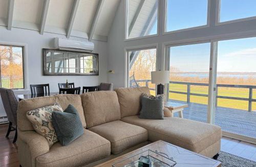 Town of Benton House | Wine Country Chalet Lake Views Fire Pit and BBQ