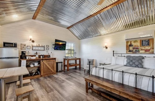Fredericksburg Cottage | Wine Country Cottage With Scenic Hill Country Views