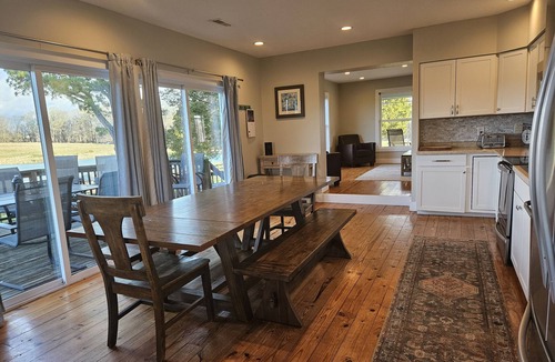 Cobden Other | Wine Country Farmhouse Private Lake! kayaks Fire Pit! On The Wine Trail!