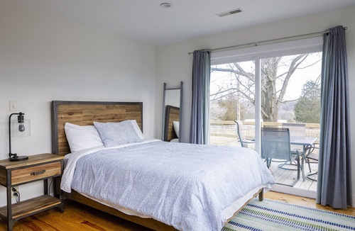 Cobden Other | Wine Country Farmhouse Private Lake! kayaks Fire Pit! On The Wine Trail!