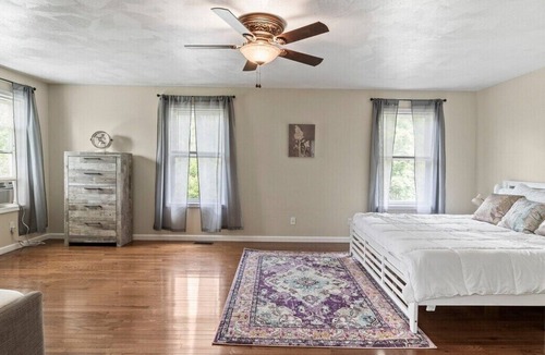 Lansing House | Wine Country Getaway! Fire Pit!