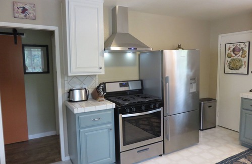 Boyes Hot Springs House | Wine Country Getaway under the Oak