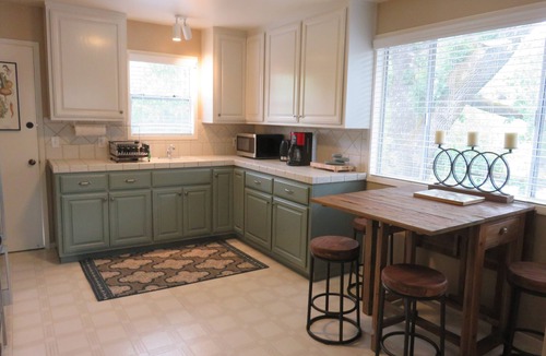 Boyes Hot Springs House | Wine Country Getaway under the Oak