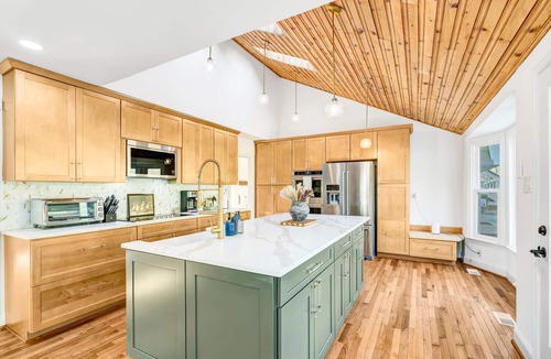 Blue Ridge House | Wine Country, Pool, Game Room, Deck, 3 Master Beds