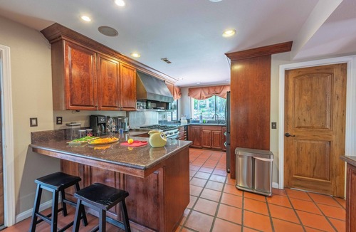 Atascadero House | Wine Country Resort - Sleeps 19 - 7BRs, 7 Private BAs, Pool, Hot Tub
