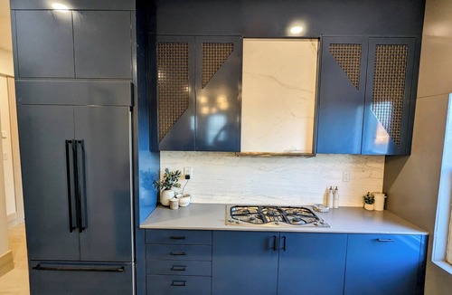 South Main Street Apartment | Wine, Dine, Walk! Designer Style & Prime Location Modern 1st Floor Apartment