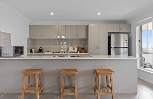 Cessnock House | Wine Down 700m walk to Cessnock CBD