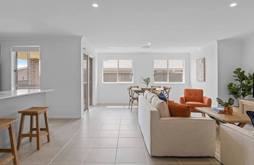 Cessnock House | Wine Down 700m walk to Cessnock CBD