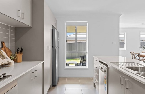 Cessnock House | Wine Down 700m walk to Cessnock CBD