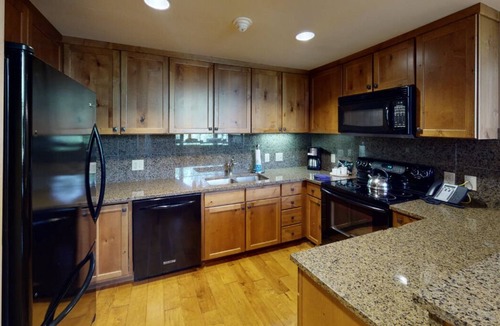 Tamarack Apartment | Wine Down | Includes Two 1-Day Lift Tickets