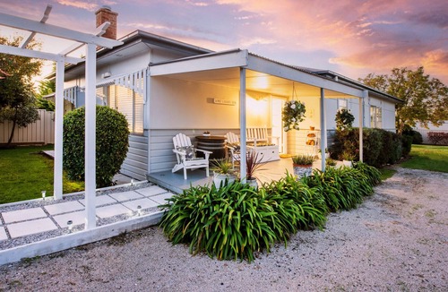 Central Mudgee House | Wine Lovers Den - Beautiful Getaway Cottage