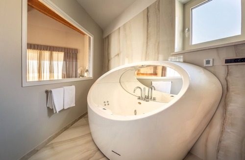 Nova Vas House | Wine Residence Cattunar