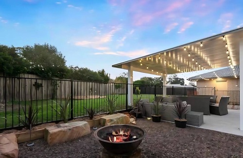 Nulkaba House | Wine Stop Quarters Pool, Tour, Pickup Wineries