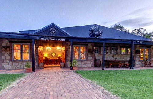 Nulkaba House | Wine Stop Quarters Pool, Tour, Pickup Wineries