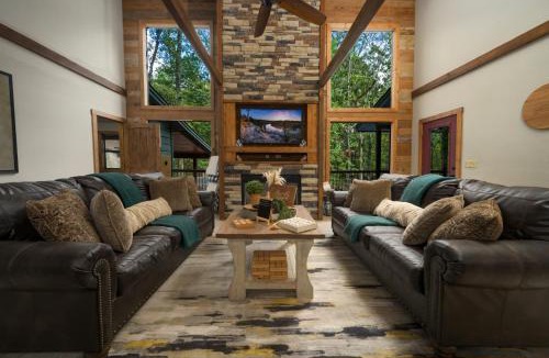 Broken Bow House | Wine Time 5 Bedroom Shuffleboard Hot Tub Fire Pit Play Set