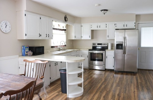 Rock Stream Cabin | Wine Trail Central-3 BDR Lodge