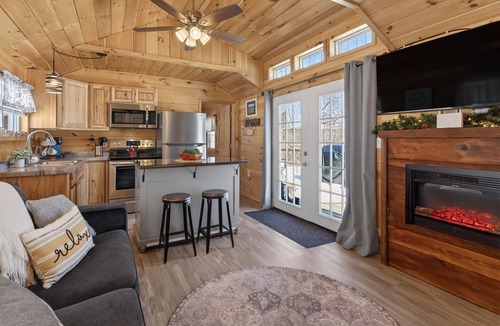 Bradford House | Wine Trail Retreat | Lake Views | Fire Pit | 12