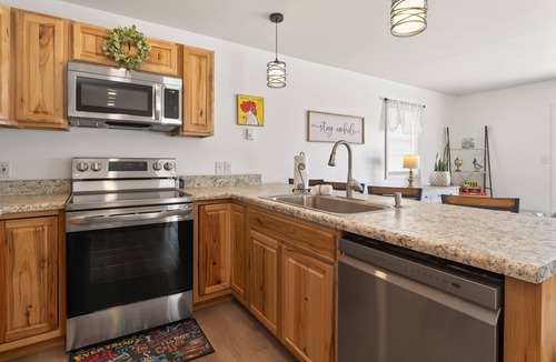 Bradford House | Wine Trail Retreat | Lake Views | Fire Pit | 12