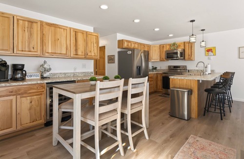 Bradford House | Wine Trail Retreat | Lake Views | Fire Pit | 12
