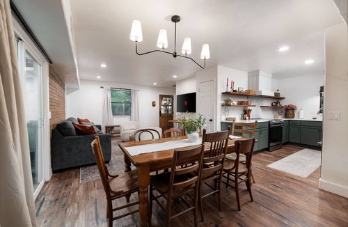Johnson City House | Wine Trail Retreat w/Fire Pit, Cold Plunge, Grill, Walk to Downtown JC!