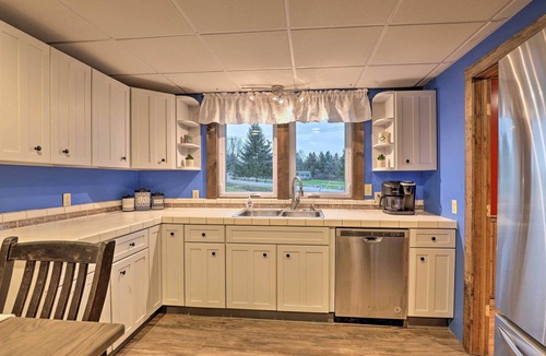 Ovid House | Wine Trail Retreat w/Tiny Home & Hot Tub