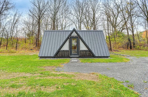 Ovid House | Wine Trail Retreat w/Tiny Home & Hot Tub