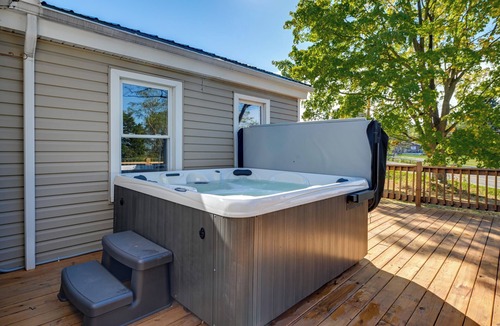 Ovid House | Wine Trail Retreat w/Tiny Home & Hot Tub