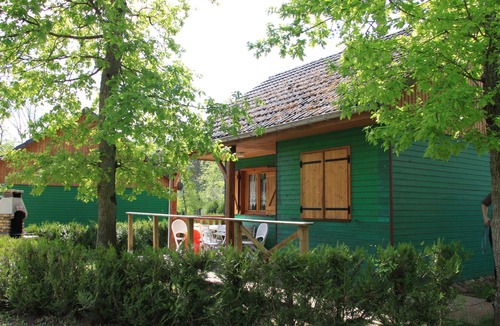 Jaulny Ski Chalet | Wine trailer and private spa