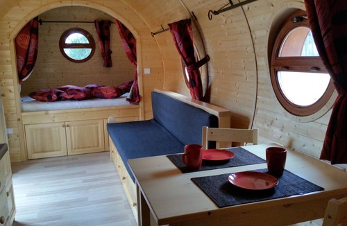 Jaulny Ski Chalet | Wine trailer and private spa