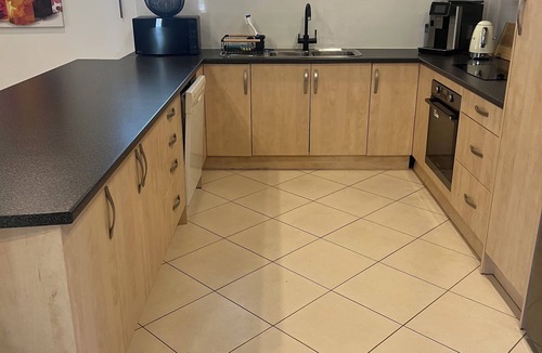 Morphett Vale Apartment | Wine & Waves!