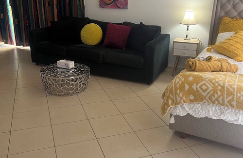 Morphett Vale Apartment | Wine & Waves!