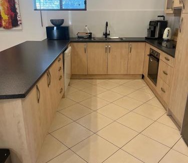 Morphett Vale Apartment | Wine & Waves Hideaway!