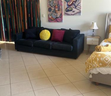 Morphett Vale Apartment | Wine & Waves Hideaway!