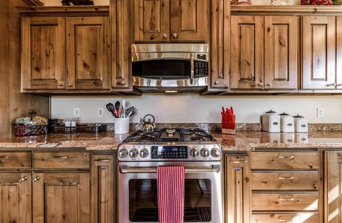 Ruidoso Apartment | Wine & Wilderness: MTN Luxe Chalet/Hot Tub/Views