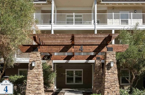 Windsor Apartment | Wineries? Golf? Perfect stay.