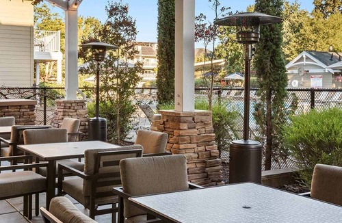 Windsor Apartment | Wineries? Golf? Perfect stay.