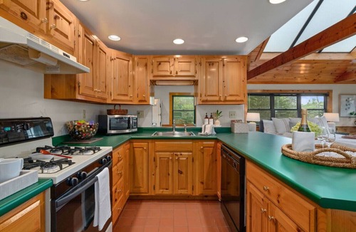 North Andover Other | Winery Studio w/Private Hot Tub,Fireplace,Tasting